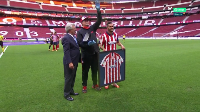 ‘Mono’ Burgos, despedida y homenaje en su adiós al Metropolitano