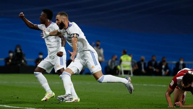 El Madrid deshace al Celta con Benzema y Vinícius en modo leyenda y se pone líder