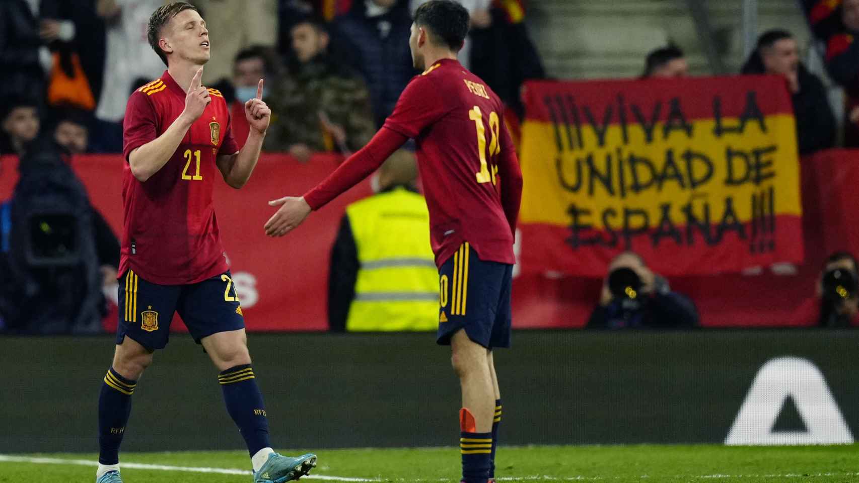 Barcelona celebra con entusiasmo el regreso de la Selección 18 años después: «¡Cataluña es España!»